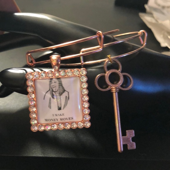 [SOLD]‼️6 for $20‼️ Rose Gold Expandable Bracelets - Picture 2 of 3